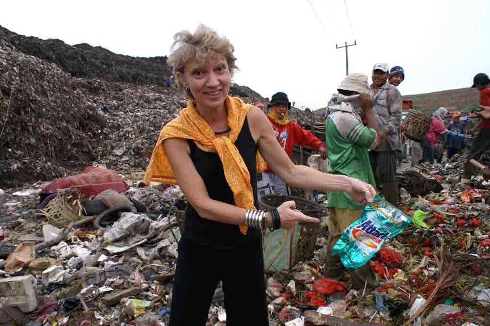Ann Wizer at Bantar Gebang, Indonesia, January 2006